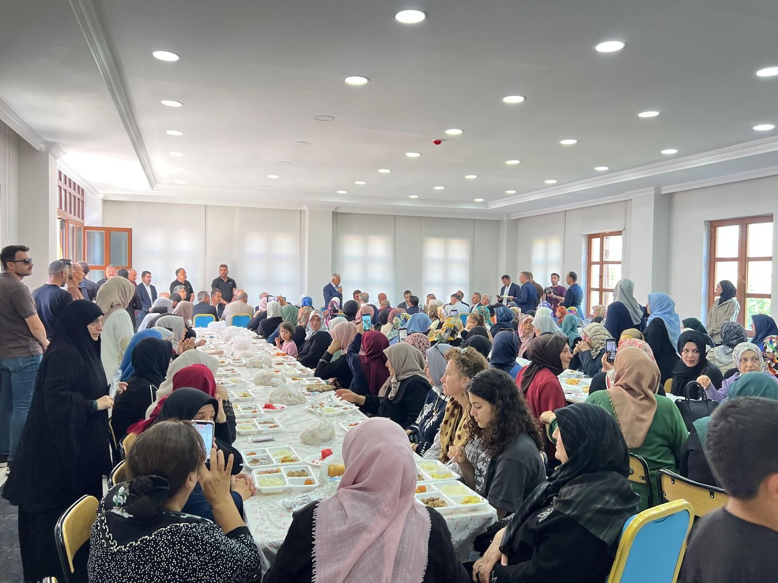 Bi̇nali̇ Yildirim Yemek Programi (3)