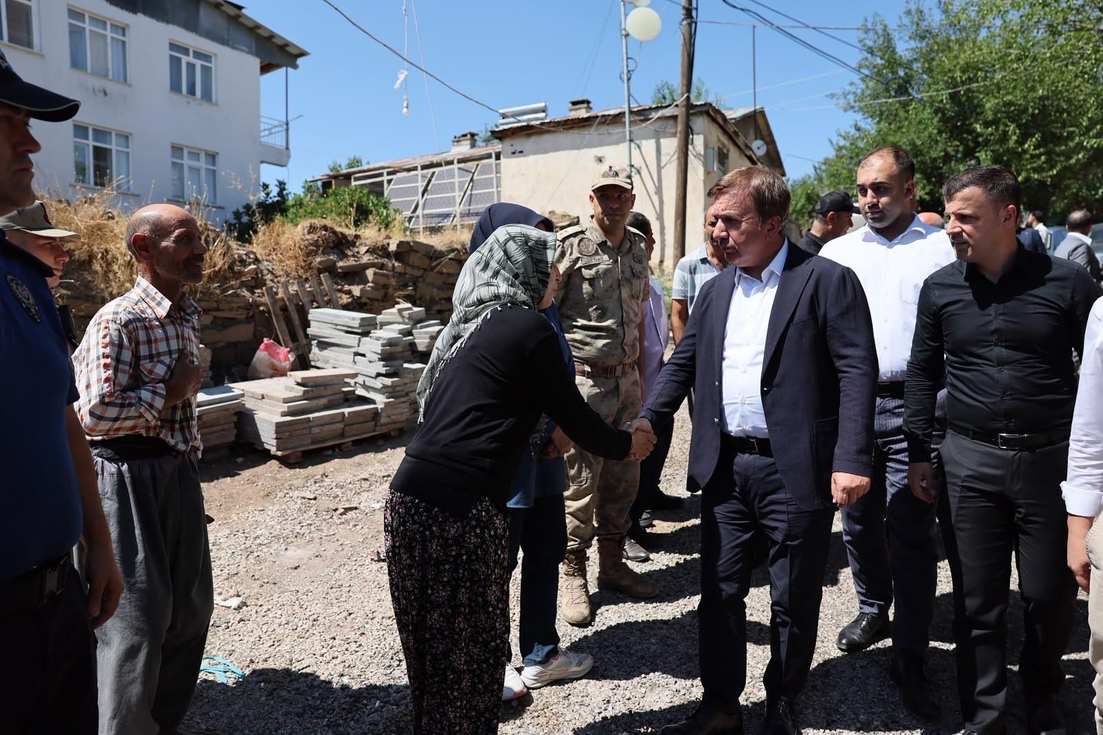 Vali̇ Aydoğdu Kemaleyi̇ Yangin Evler Zi̇yaret 2