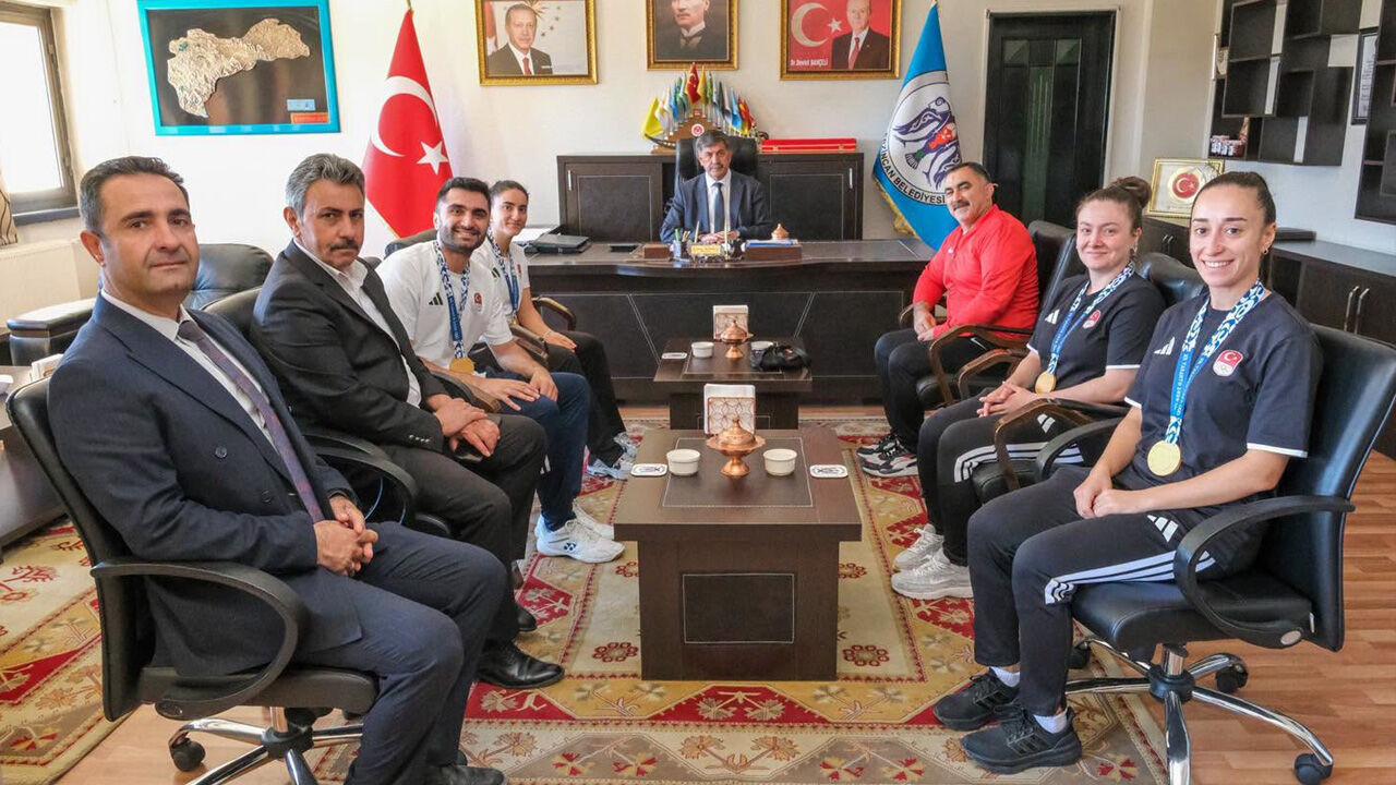 Başkan Aksun, Akdeniz Oyunları Şampiyonlarını Ağırladı