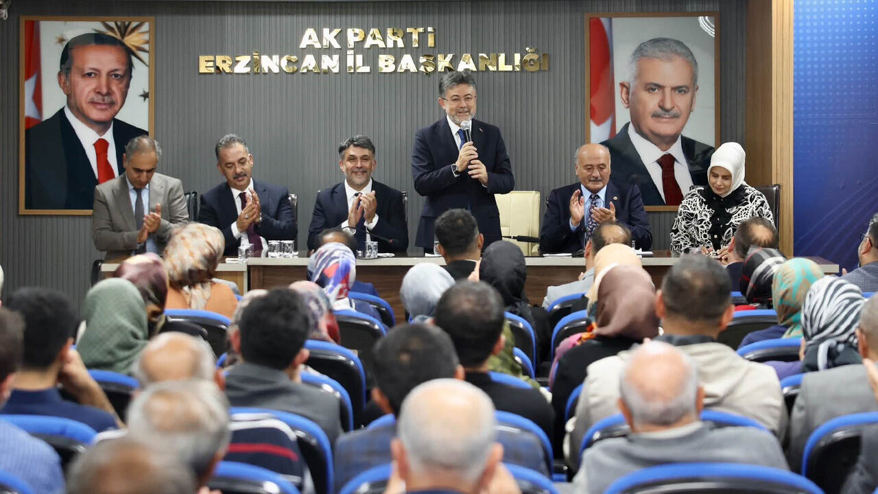 Bakan Yumaklı, AK Parti Teşkilatıyla Buluştu