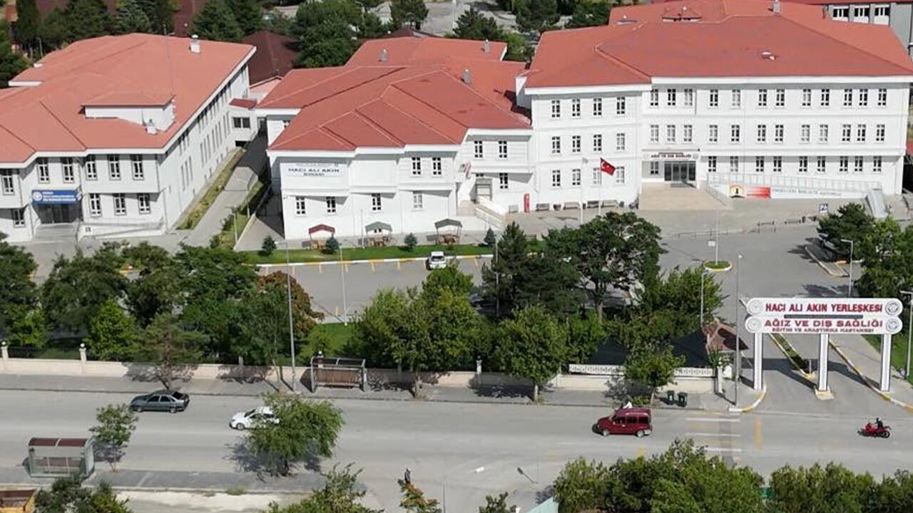 Ebyü Di̇ş Heki̇mli̇ği̇ Fakültesi̇ 3