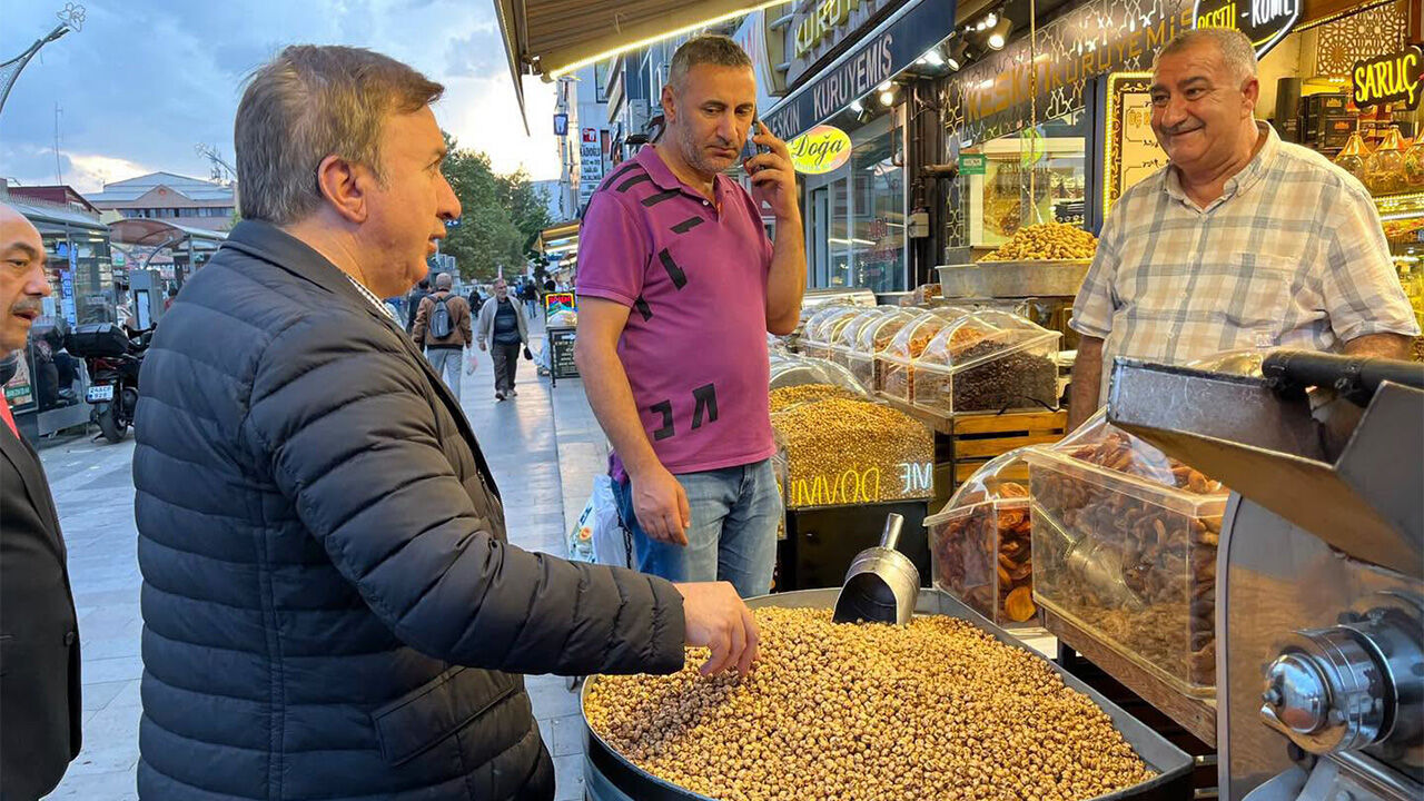 Vali Aydoğdu Vatandaş ve Esnafla Bir Araya Geldi