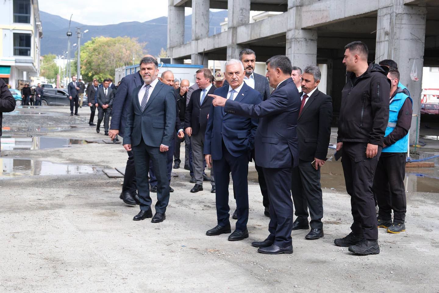 Bi̇nali̇ Yildirim Merkez Çarşisi 3