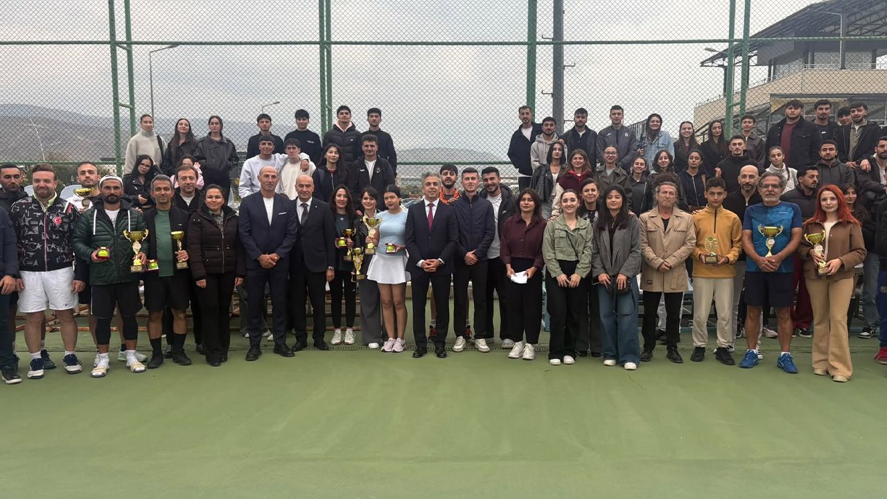 EBYÜ'de Cumhuriyet Bayramı Tenis Turnuvası Düzenlendi