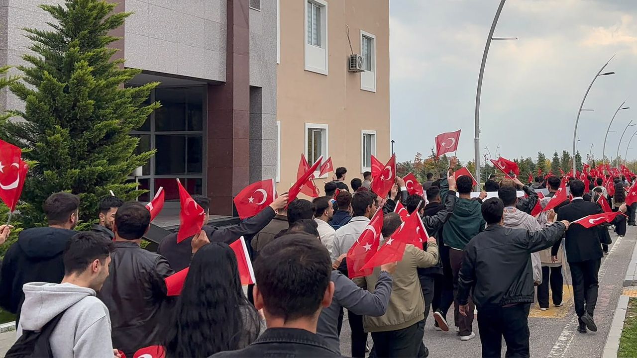 Ülkü Ocaklari Türk Bayraklari 3