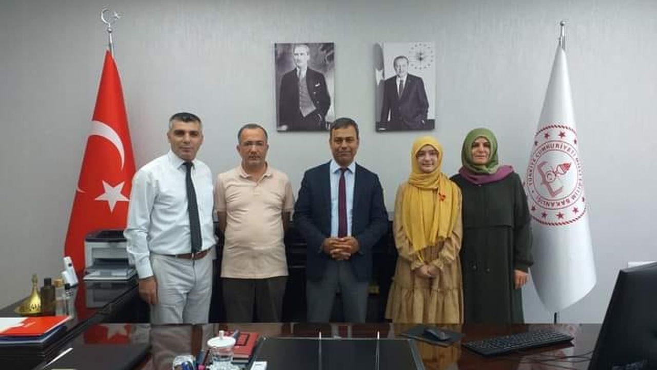 LGS Türkiye Birincisi Milli Eğitim Müdürü Demir'i Ziyaret Etti