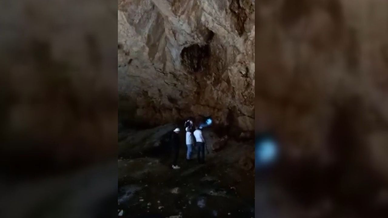 Buz mağarasında 80 metrelik çukura düşen şahıs hayatını kaybetti, düşme anı kameraya yansıdı