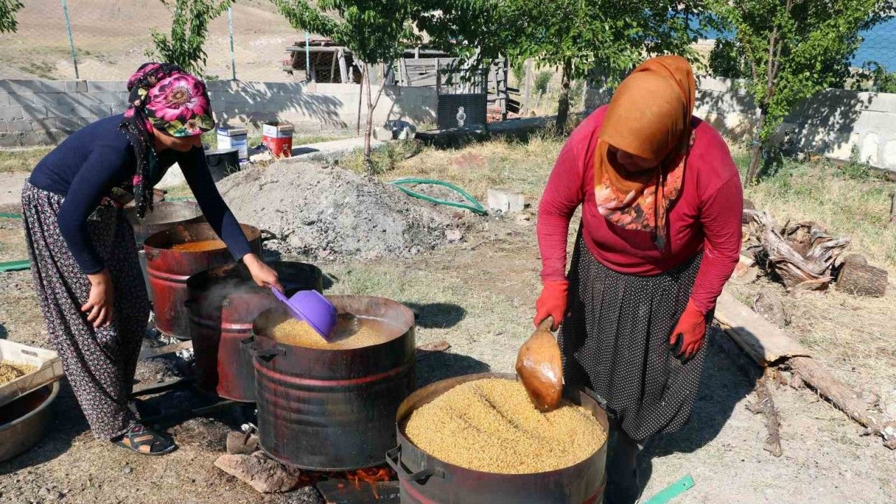 Erzincan’da Buğday  Kazanları Kaynamaya Başladı