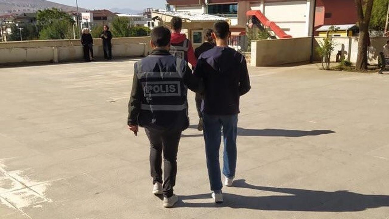 Elazığ’da 16 yıl kesinleşmiş hapis cezası bulunan 2 zanlı tutuklandı