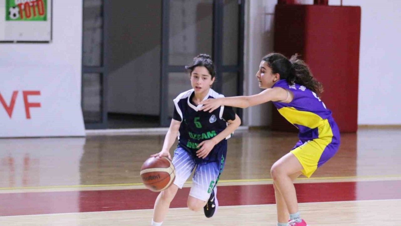 Sivas’ta okullar basketbolda yarıştı