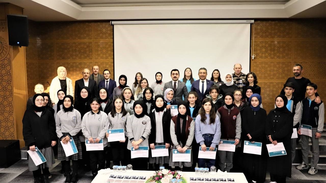 Bayburt Anadolu Mektebi öğrencileri Tarık Buğra’yı anlattı