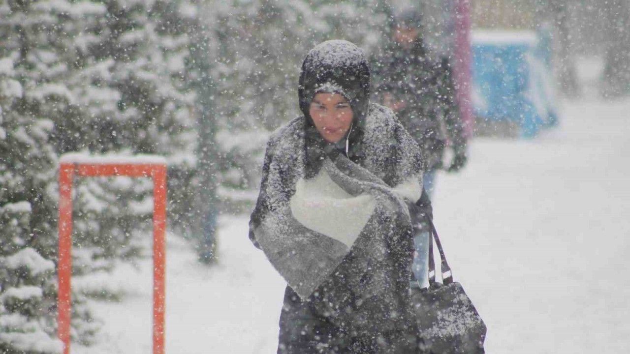 Bayburt’ta kar nedeniyle hamile ve engelli kamu çalışanlarına 1 gün izin verildi