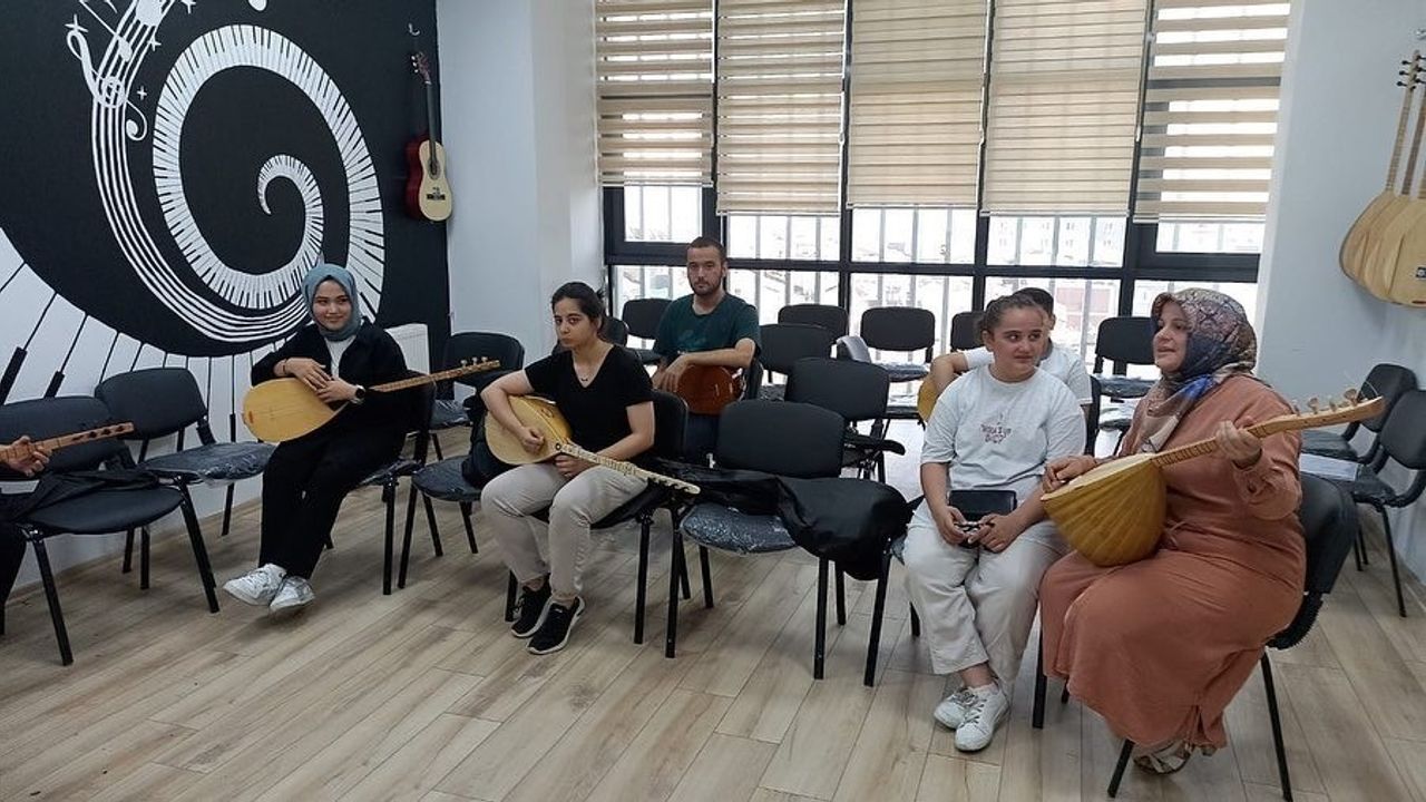 Elazığ’da enstrüman ve konservatuvar kursları sürüyor