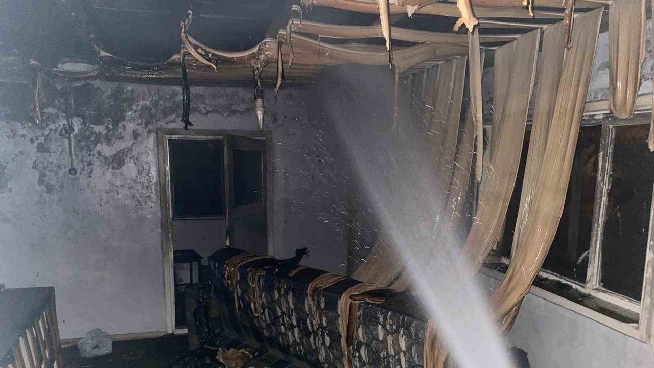 Evde Çıkan Yangın Korkuttu