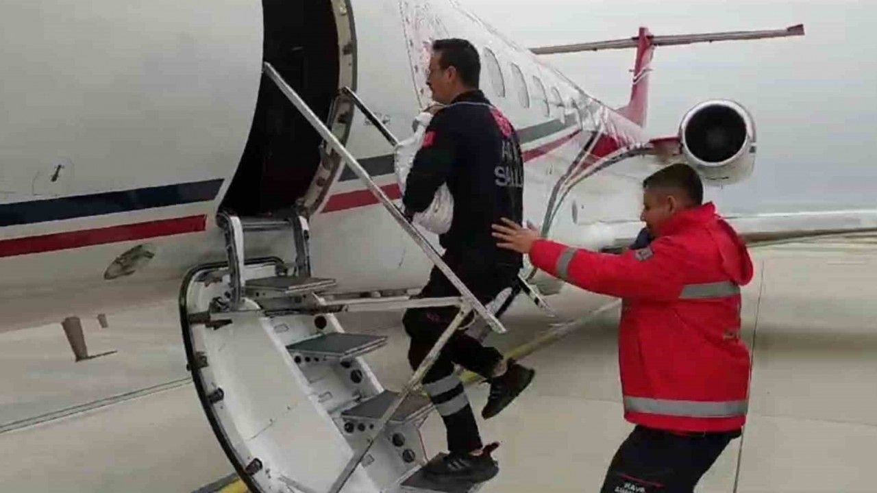 Van’da kalp hastası bebek için ambulans uçak havalandı