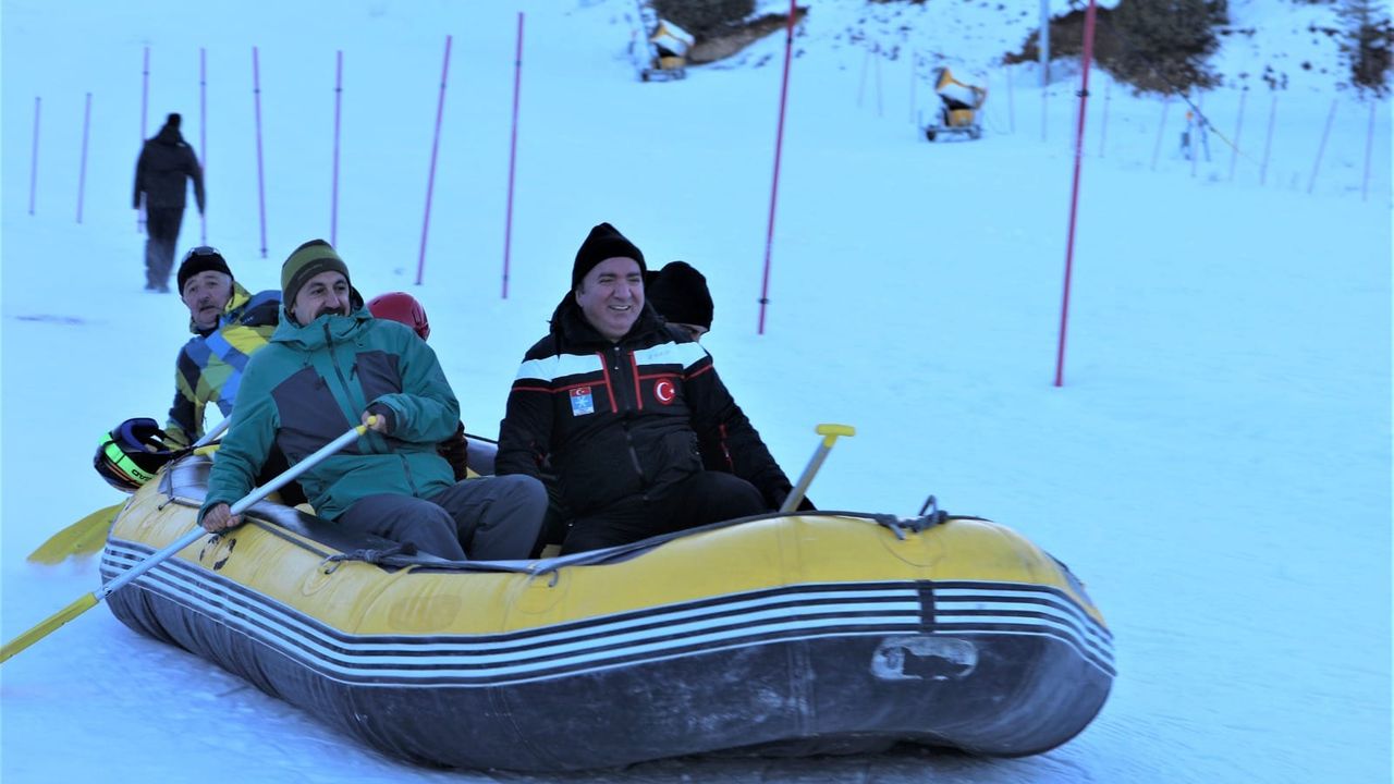 Ergan Kayak Merkezinde Kar Raftingi