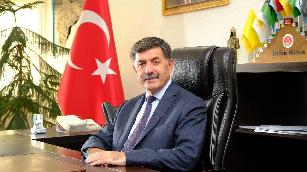 “Cumhuriyetin Kuruluşu Tarihin Dönüm Noktalarından Biridir”