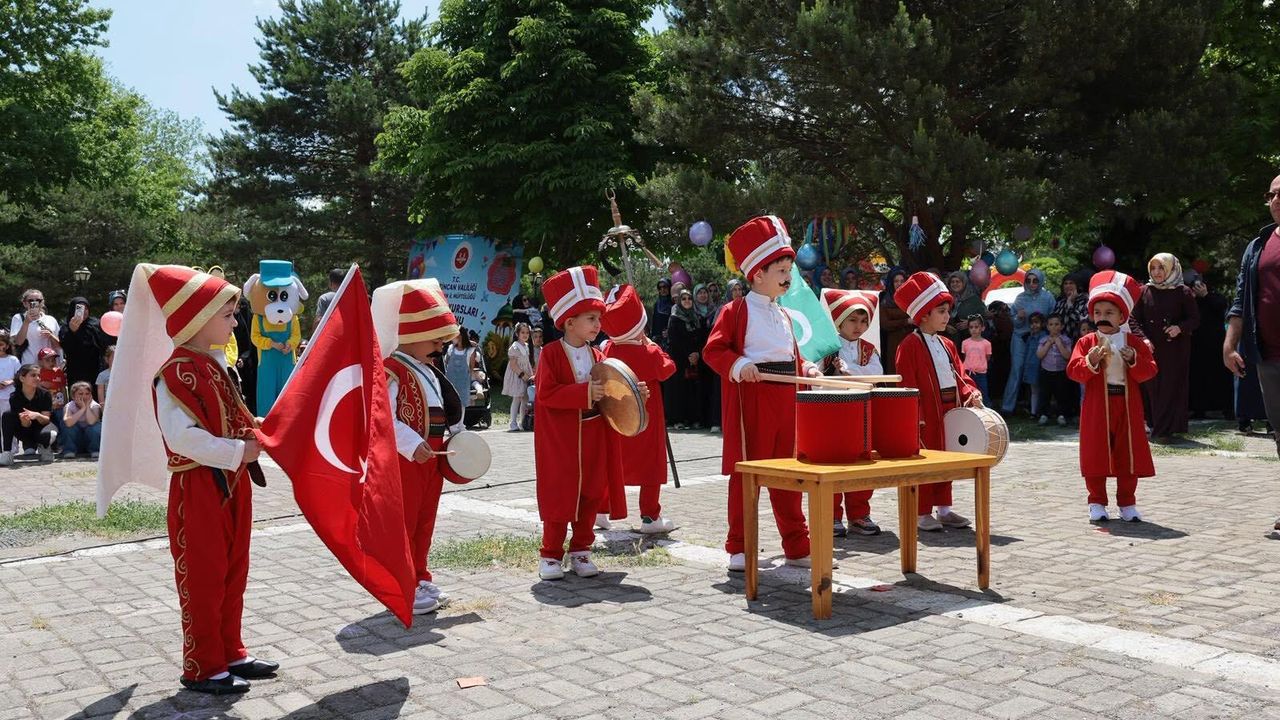 Miniklerden Gönülleri Isıtan Kapanış Şenliği