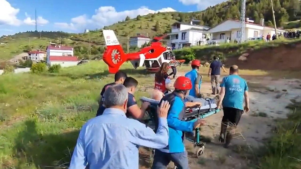 Refahiye'deki Hasta Hava Ambulansıyla Hastaneye Ulaştırıldı