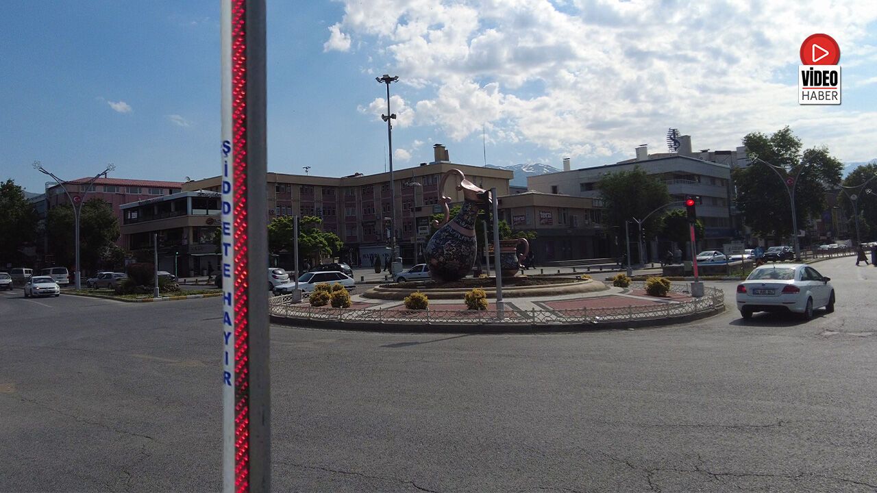 Erzincan’da Trafik Lambaları “Şiddete Hayır” Dedi