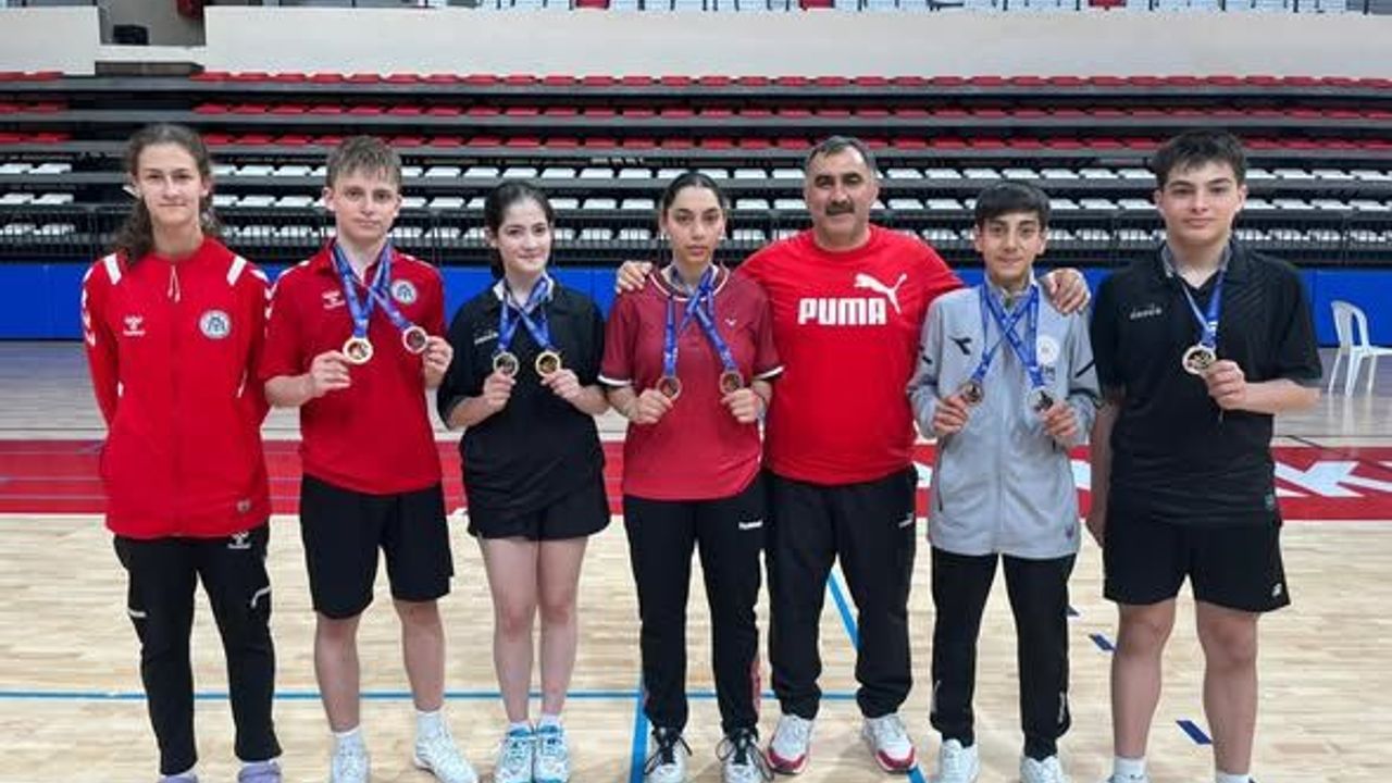 Erzincanlı Badmintonculardan Türkiye Şampiyonası’nda 9 Madal
