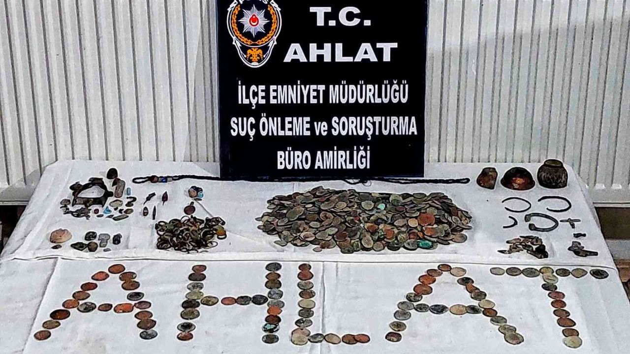 Bitlis’te sikke ve tarihi eser ele geçirildi