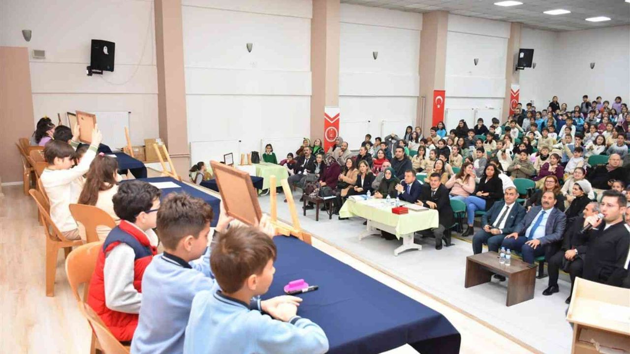 Erzincanlı minik öğrenciler bilgide yarıştı
