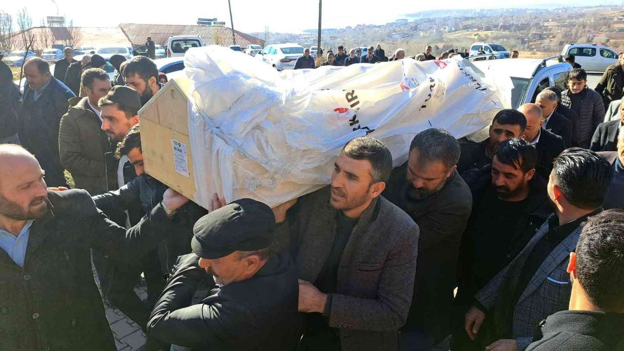 Vinç kazasında hayatını kaybeden Yıldırım Sarı Bitlis’te toprağa verildi