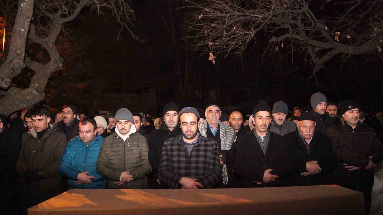 Malatya’daki son depremde hayatını kaybeden Bedih Kış memleketi Bitlis’te toprağa verildi