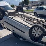 Refüje Çarpan Araç Ters Döndü: 2 Yaralı
