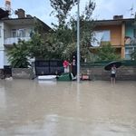Yağmur Suları Evlerin Kapısına Kadar Ulaştı