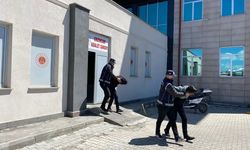 2 kaçak göçmen yakalandı, 2 kişi tutuklandı