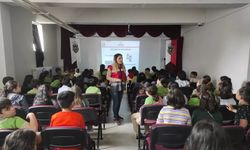 Polislik mesleğini tanıyıp suçtan korunma yöntemlerini öğreniyorlar
