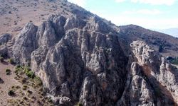 Erzincan’da devasa kayalık üzerindeki kale tarihi Tunç Çağı’na dayanıyor