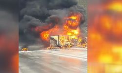 Sakaltutan'da İki Tır Çarpıştı Ortalık Savaş Alanına Döndü; 2 Ölü