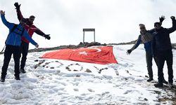 Ergan Dağı Zirvesinde Türk Bayrağı Açtılar