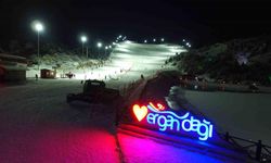 Ergan Kayak Merkezi’nde gece kayak keyfi