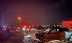 Kurutilek' te  iki otomobil çarpıştı: 1’i ağır 3 yaralı