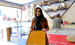 Erzincan’da iftar sofralarının vazgeçilmez lezzeti: “Kesme kadayıf tatlısı”