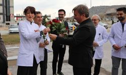 Vali Aydoğdu Sağlık Çalışanlarının Tıp Bayramını Kutladı