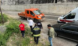 Erzincan Kemah Yolunda Kaza : Araç Nehre Uçtu