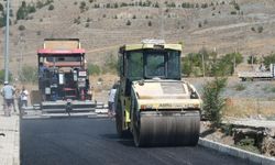 Başbağlar Mahallesinde Asfalt Serimi Yapılıyor