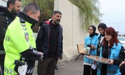 Erzincan Öğrenci Yurdu Öğrencilerinden Polislere Destek Ziyareti