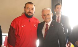 Son Başbakan Yıldırım, Milli Güreşçi Sarıçiçek’i Tebrik Etti