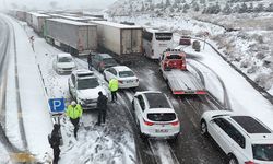 Erzincan’da trafik polisleri 7/24 vatandaşların yardımına koşuyor