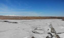 Kars Barajı Gölü’nde buzlar çözülmeye başladı