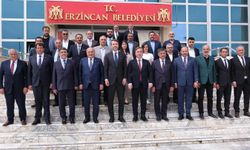 Bakan Bayraktar Erzincan Belediyesi’ni Ziyaret Etti