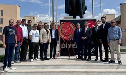 CHP’den Atatürk Anıtı Önünde Bayram Kutlaması