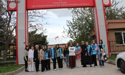 Erzincan Yurt Öğrencilerinden Huzurevine Anneler Günü Ziyareti
