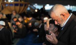 Erzincan’da vatandaşlar bayram namazı için camilere akın etti
